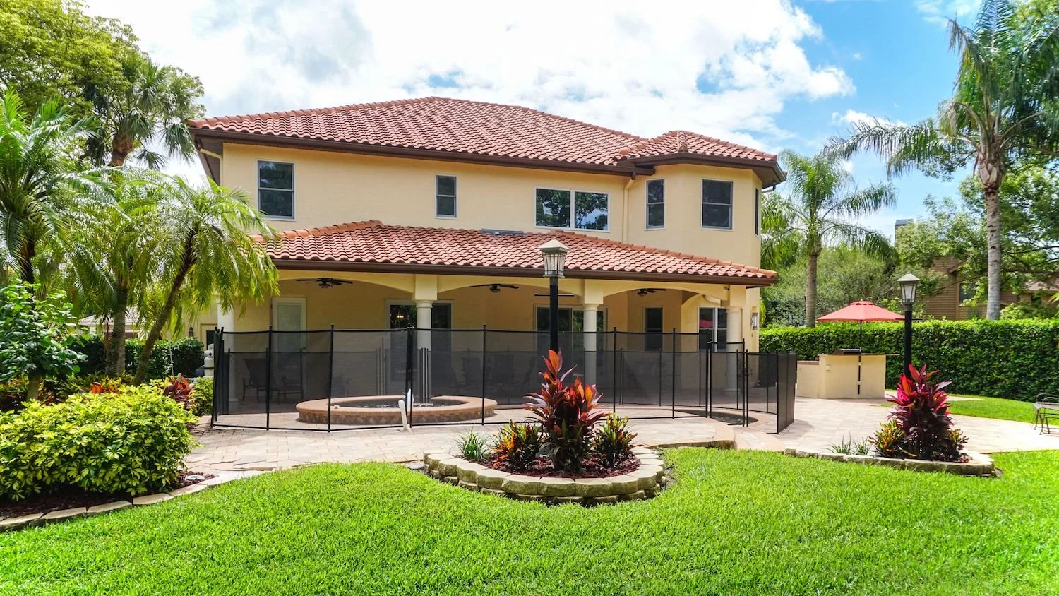 How Often Should You Pressure Wash Your House in Florida?